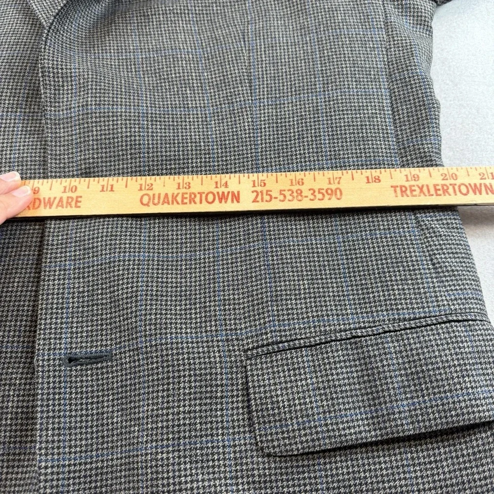 Jos A Bank Traveler's Collection 43L Sport Coat Gray Blue Windowpane Wool Blazer